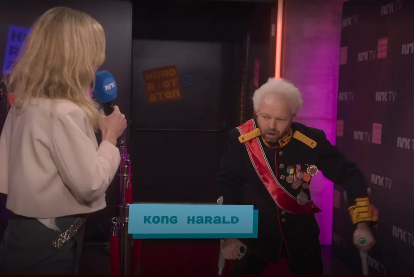 KRITIKK: Det har blitt registrert mange klager på spøkene om kong Harald i «Humoretaten». Foto: NRK