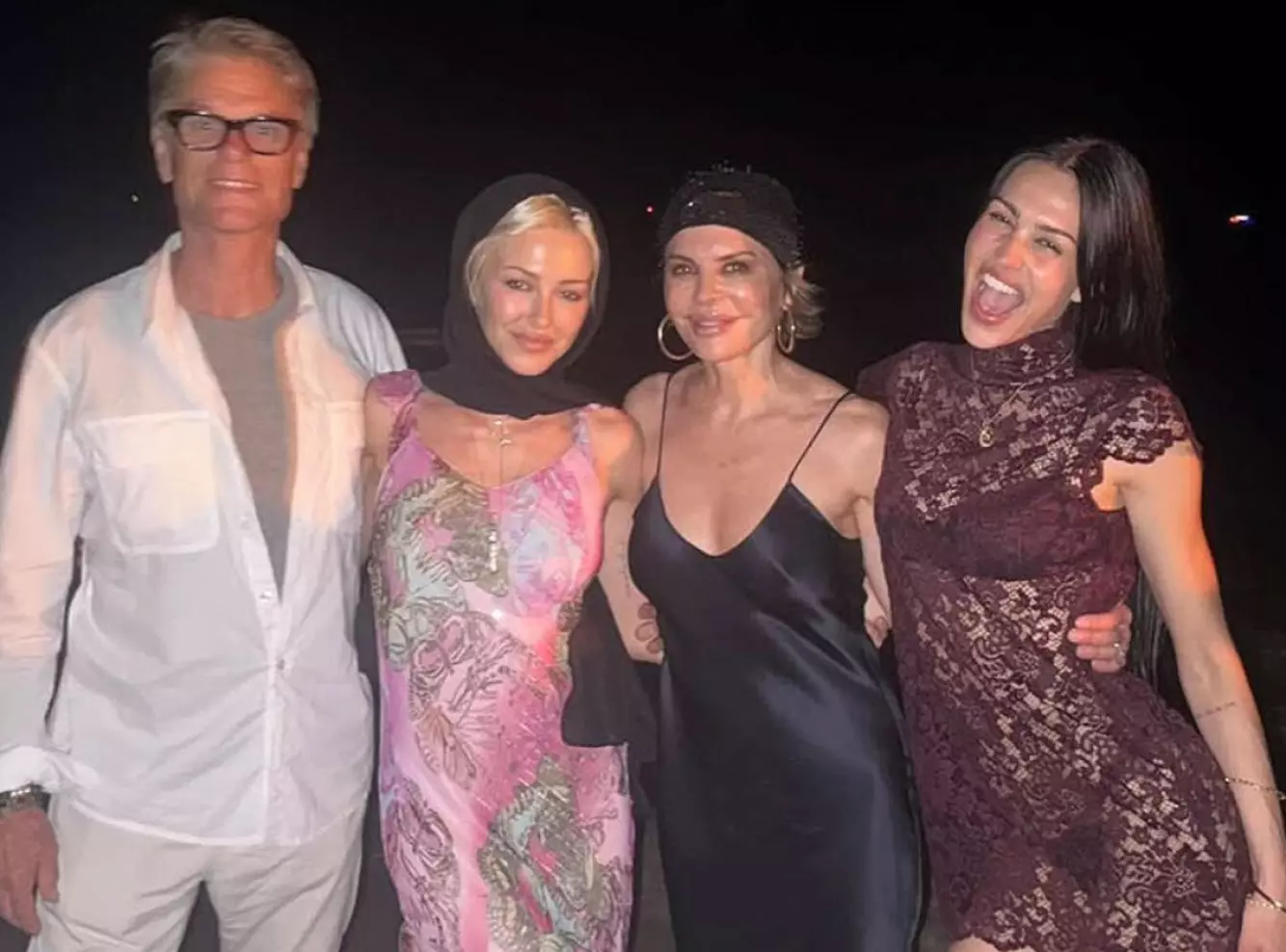 FAMILIEN: Harry Hamlin, Delilah Belle, Lisa Rinna og Amelia Gray. Foto: Instagram / @lisarinna