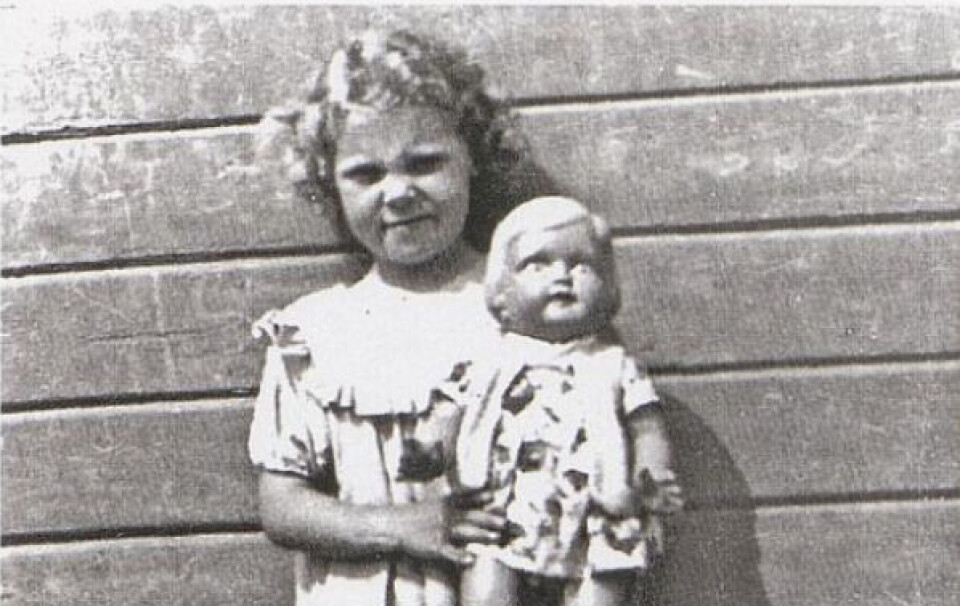 EN TRAGEDIE: Storesøster Kari døde sommeren 1943, bare ni år gammel. Sjokket førte til at Tellefsen nærmest har utradert henne fra minnet, og må støtte seg til fotografier for å huske henne.