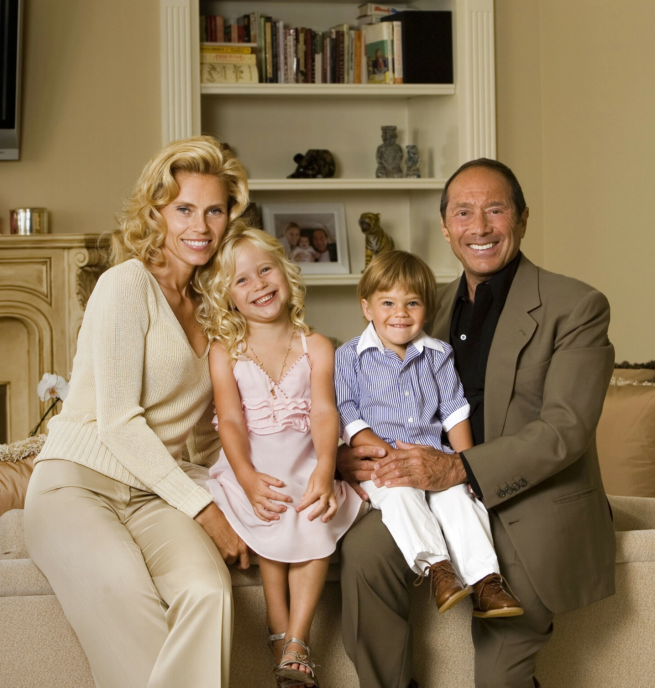 DEN GANG DA: Anna med barna Elli og Ethan og daværende ektemann Paul Anka. Eks-paret møttes da Anna var Pauls personlige trener. Elli fikk Anna i et tidligere forhold. Foto: NTB