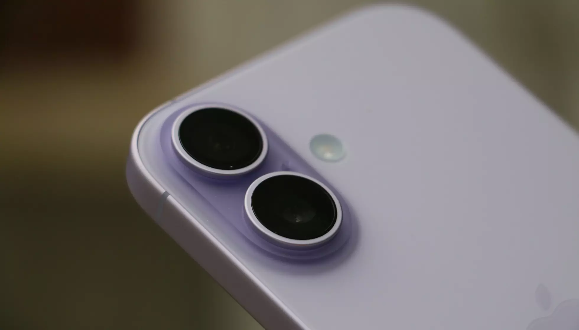 TO ER NOK: iPhone 17 holder seg til to kameraer - ett hoved og ett ultravidvinkel - og leverer fortsatt bilder i toppklasse. Foto: Kirsti Østvang