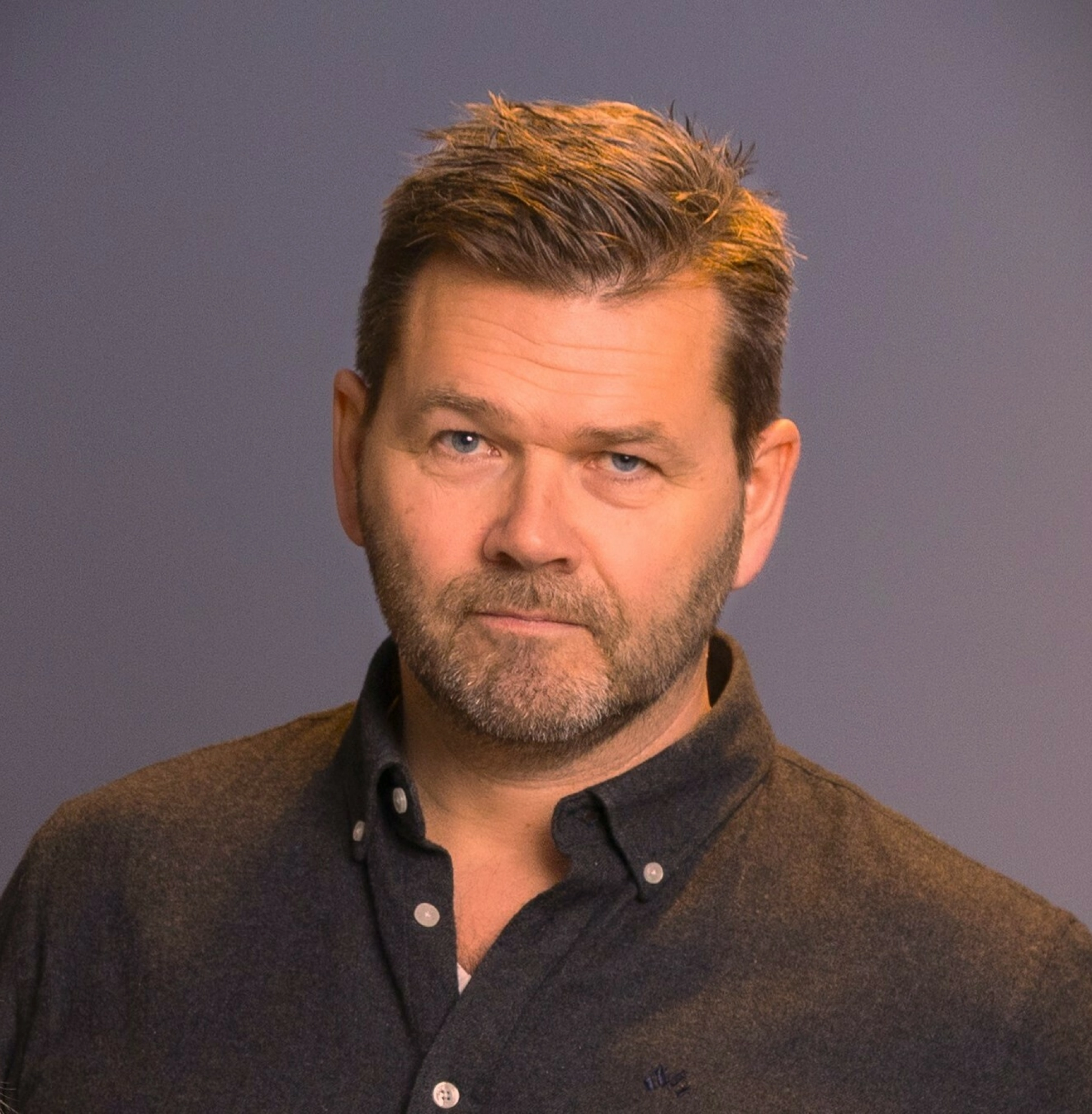 FØLGER SAKEN: Se og Hørs frontredaktør og kommentator Jonas Jørstad følger rettssaken mot Marius Borg Høiby i Oslo tinghus. Foto: Espen Solli/Se og Hør