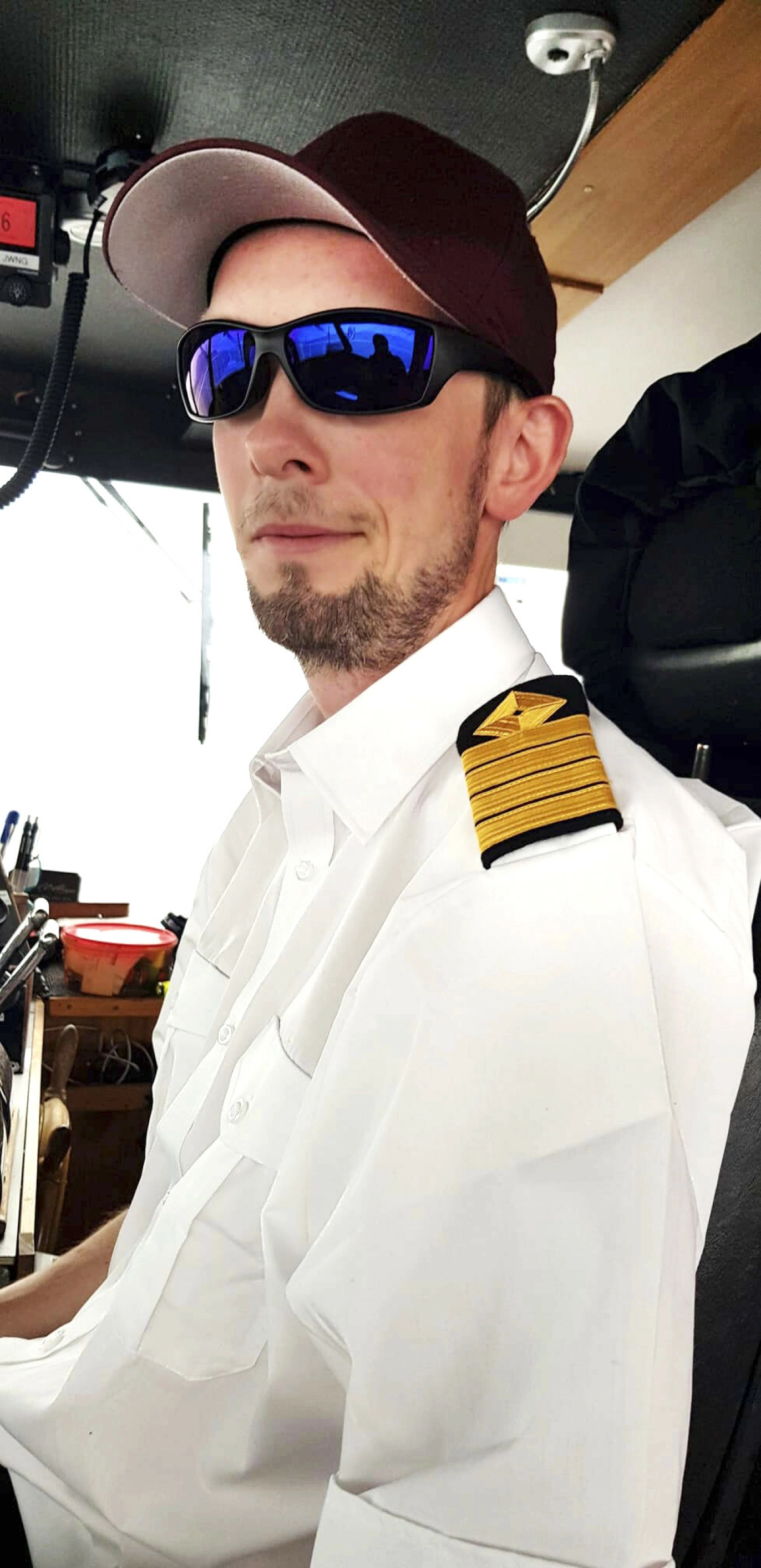KNUSTE DRØMMER:
Martin elsket livet som
hurtigbåt-fører for turister
som ville oppleve havørn og
spekkhuggere i sitt naturlige
element. FOTO: Privat