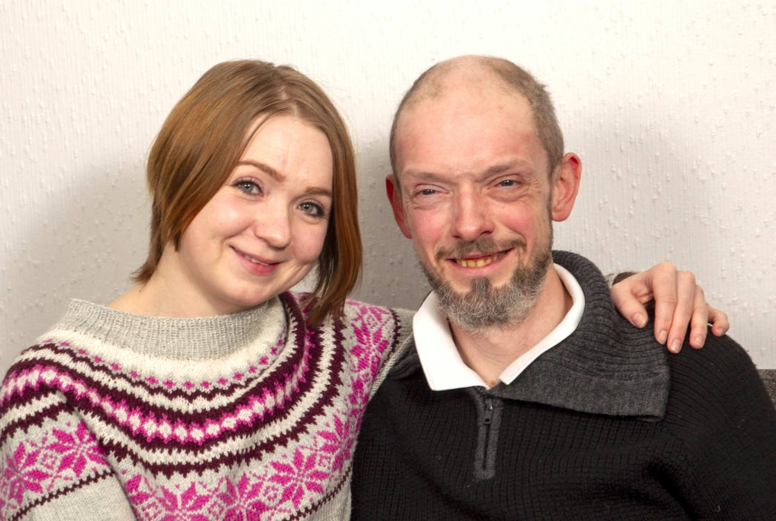 BRYLLUPSPLANER: May-Britt visste at
Martin var blind før de traff hverandre. Nå er de
forlovet, og i ferd med å legge planer for bryllup
neste år. FOTO: Svend Aage Madsen