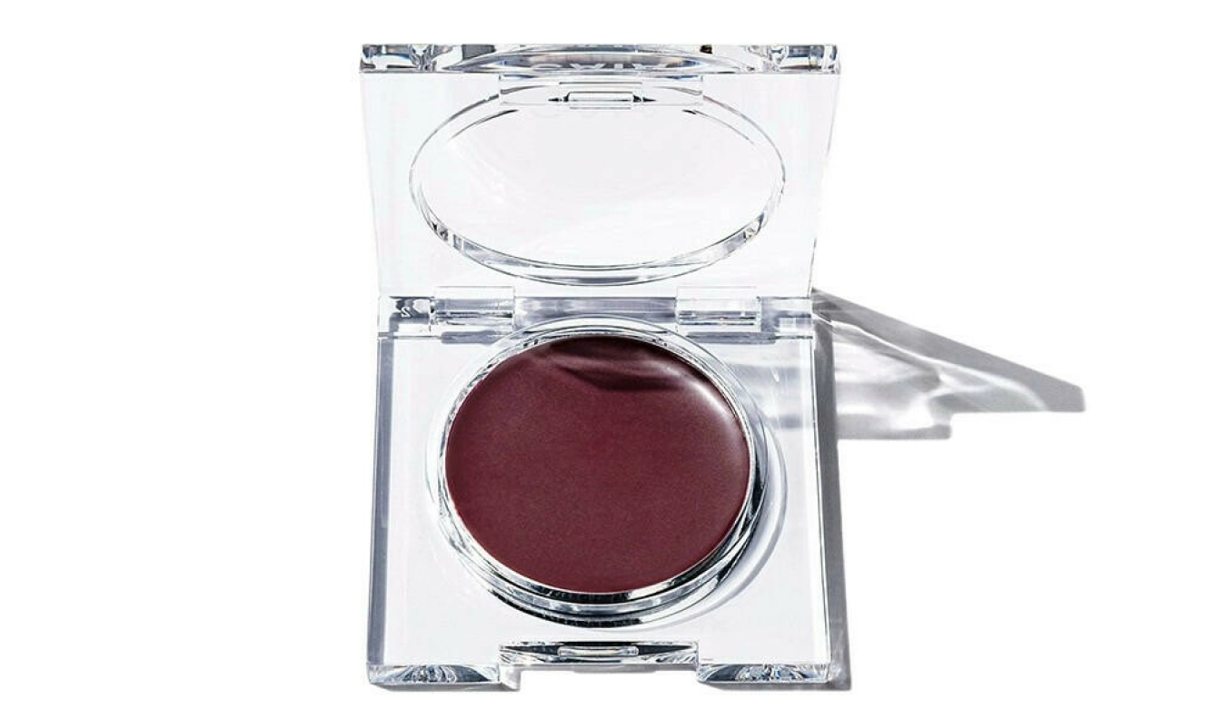 Soft Melt Blush Balm i fargen
«Lady Plum» (kr 275, Caia
Cosmetics).