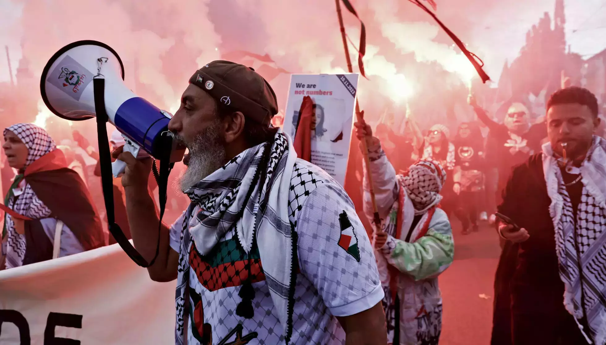 OPP MOT 1000: Opp mot tusen personer deltok i markeringer mot Israels krig i Gaza under landskampen Norge-Israel i oktober i fjor, skrev Dagbladet. Foto: John Terje Pedersen/Dagbladet