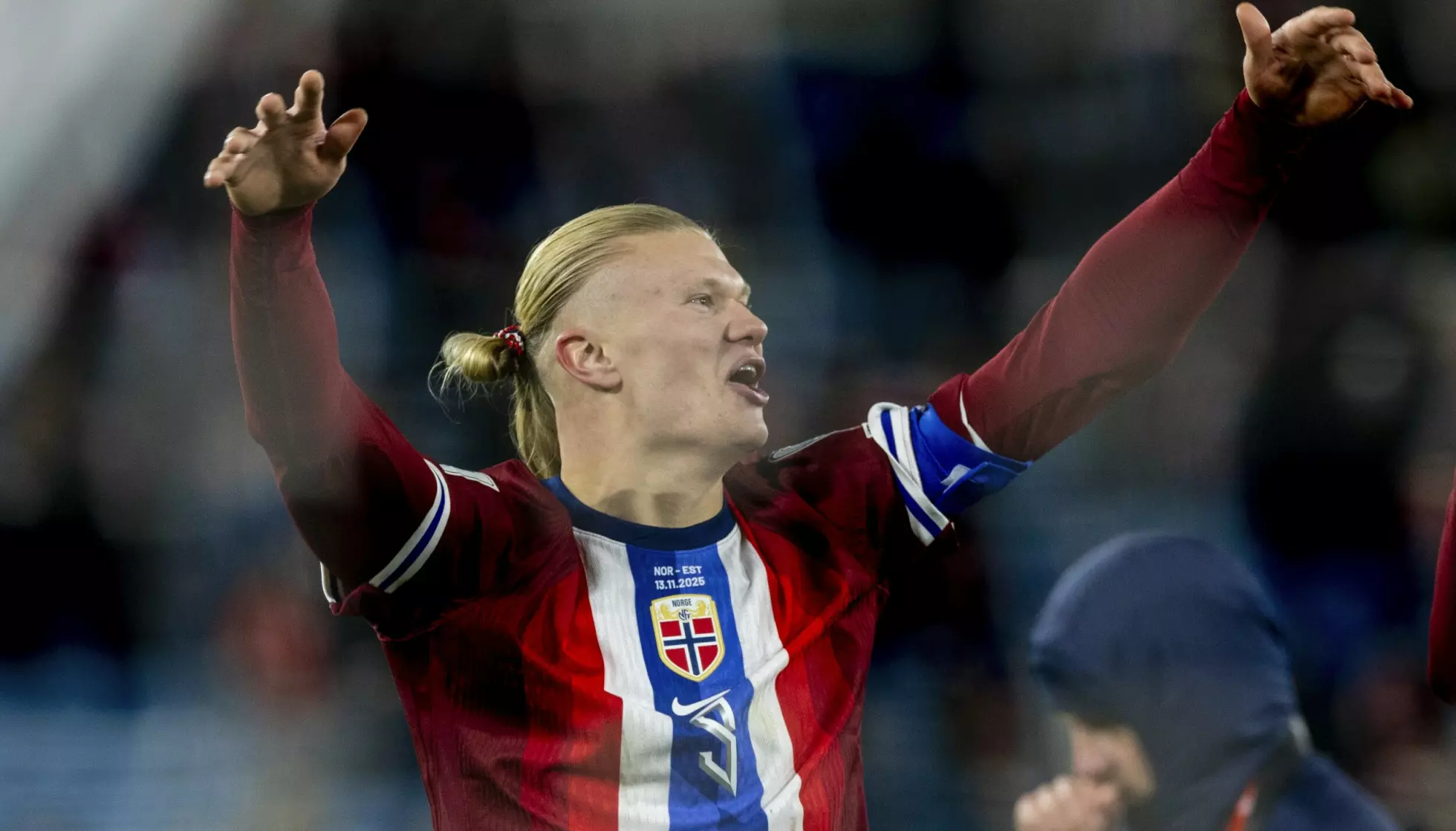 FLYR HØYT: Erling Braut Haaland jubler over norsk suksess. Først er det VM, deretter venter Nations League. Foto: Bjørn Langsem / Dagbladet
