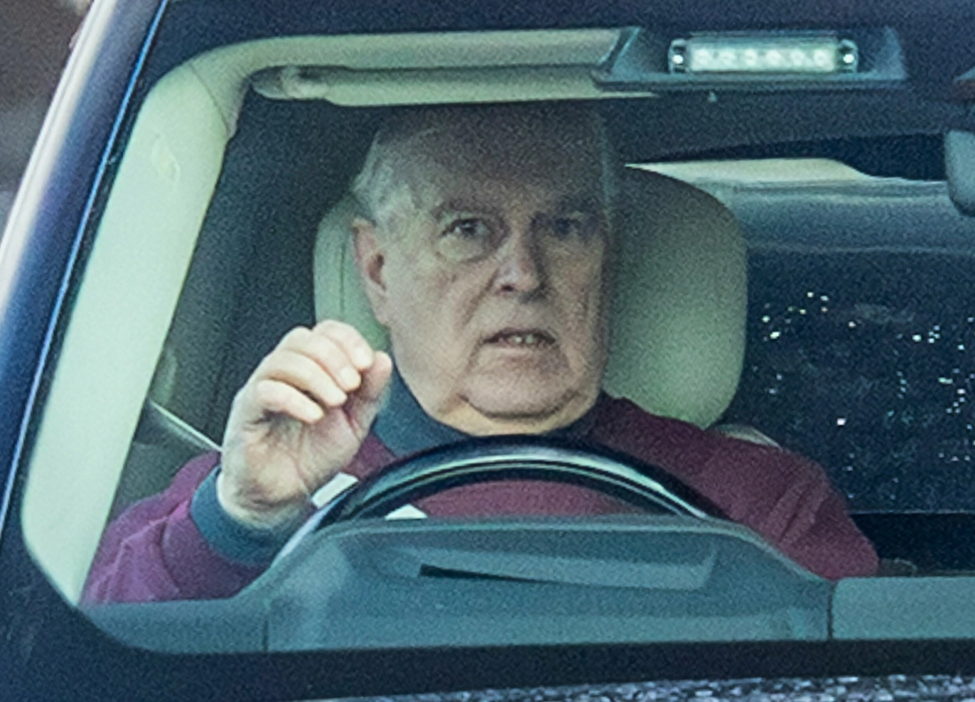 I ILDEN: Andrew Mountbatten-Windsor står i sitt livs sterkeste storm. Her avbildet i januar. Foto: NTB