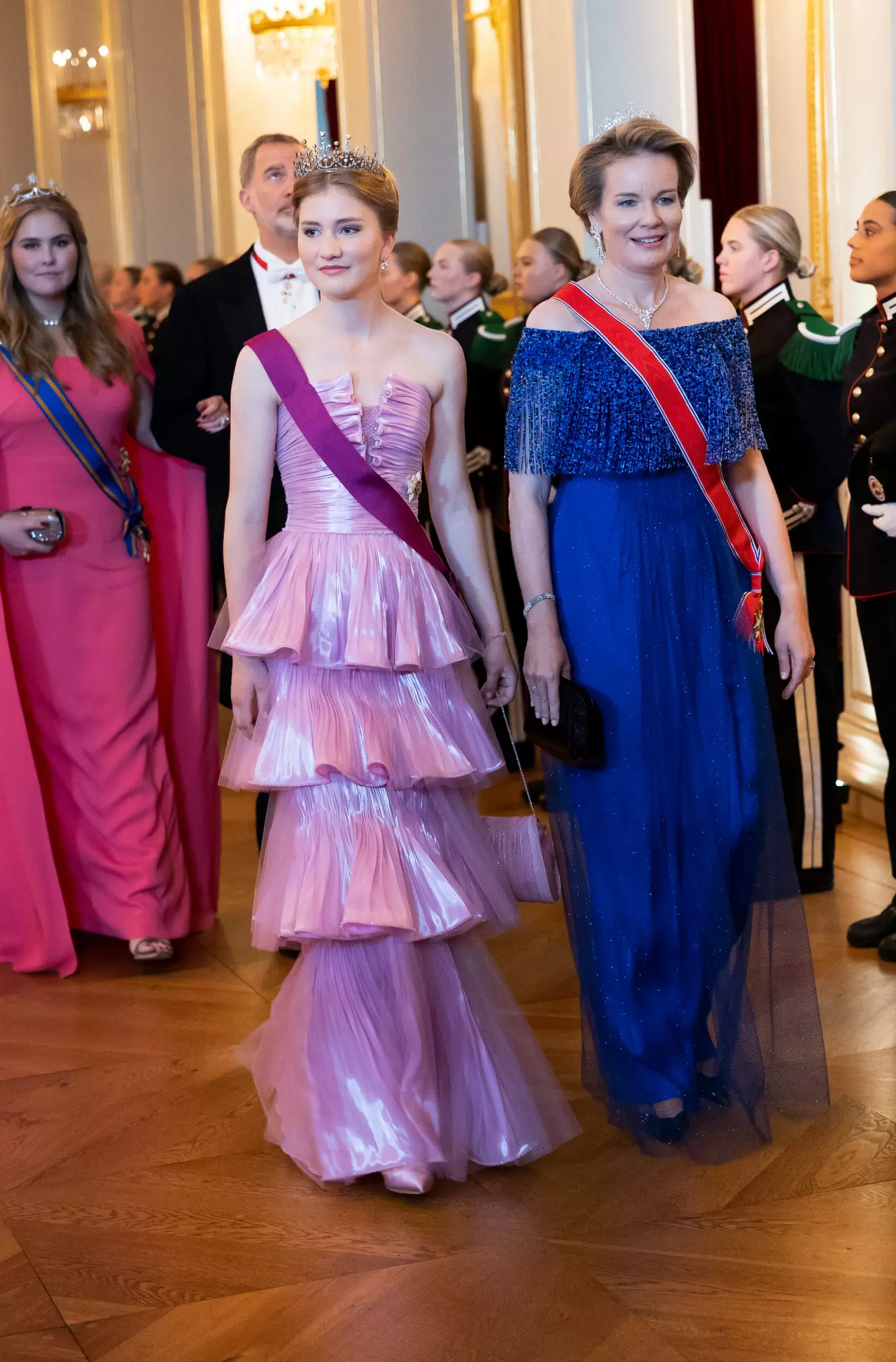 I NORGE: Prinsesse Elisabeth og dronning Mathilde på Slottet under prinsesse Ingrid Alexandras myndighetsfeiring i 2022. Foto: Svein Brimi