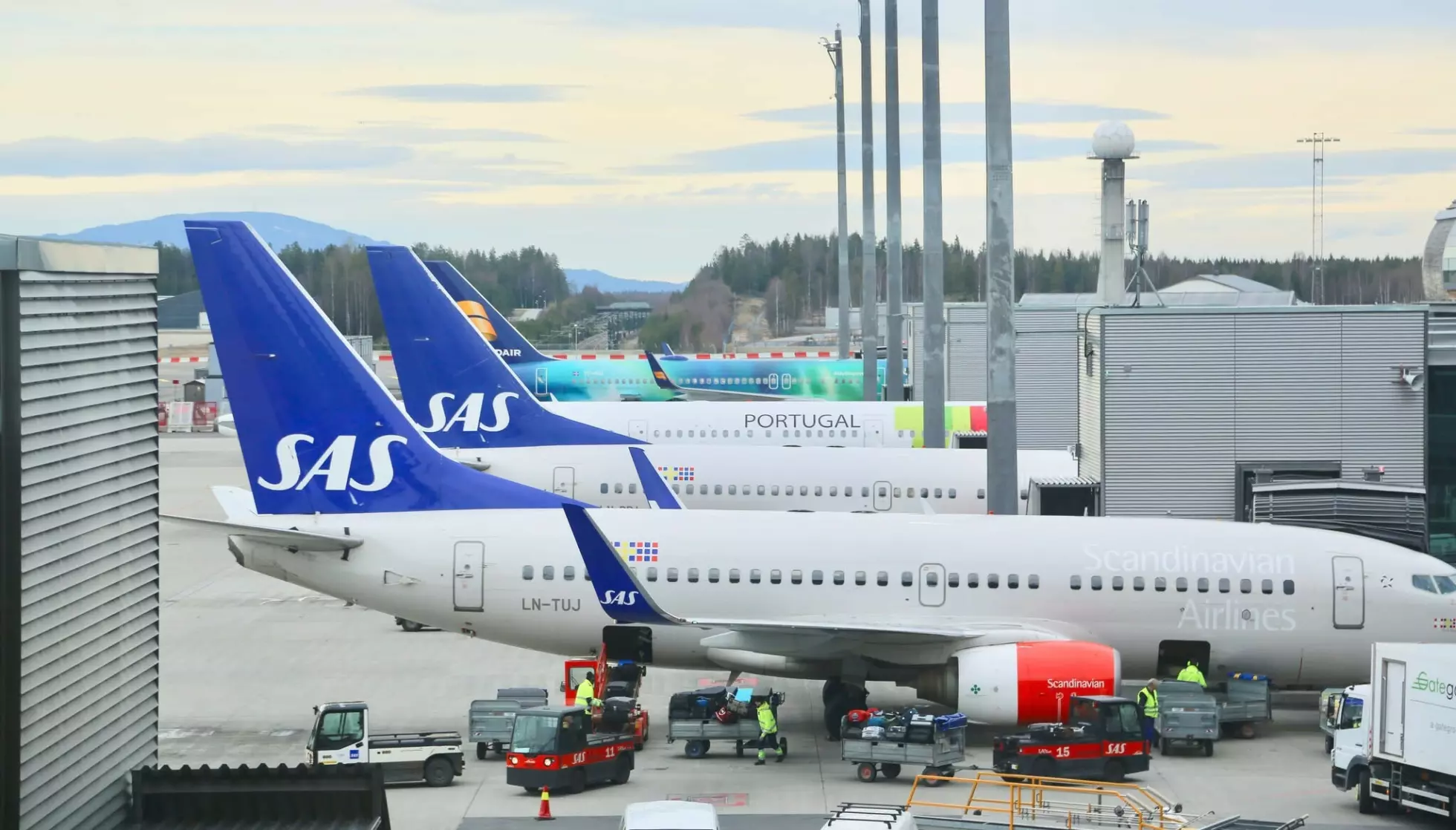 FØLGES NØYE: Prisene på flydrivstoff følges ekstra nøye i disse dager. Foto: Odd Roar Lange