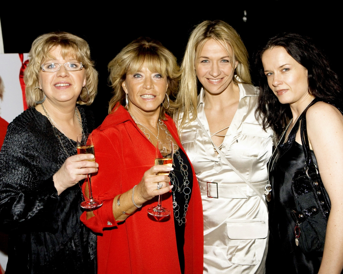 2008: Barbro Svensson med sine tre døtre, f.a. Monica, Kristin (som har norsk far - den gamle fotballhelten Kjell Kasperen) og Malin. Foto Charles Hammarsten