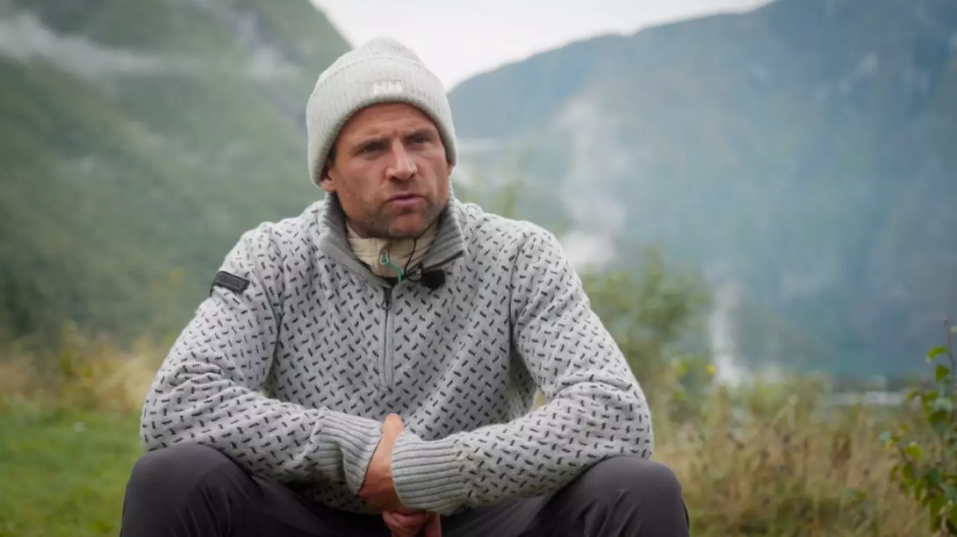 ALVOR: Det tok litt tid før Dyrhaug skjønte alvoret i det han hadde vært gjennom.I sync var han alvorspreget da han fortalte om hendelsen. Foto: Warner Bros. Discovery