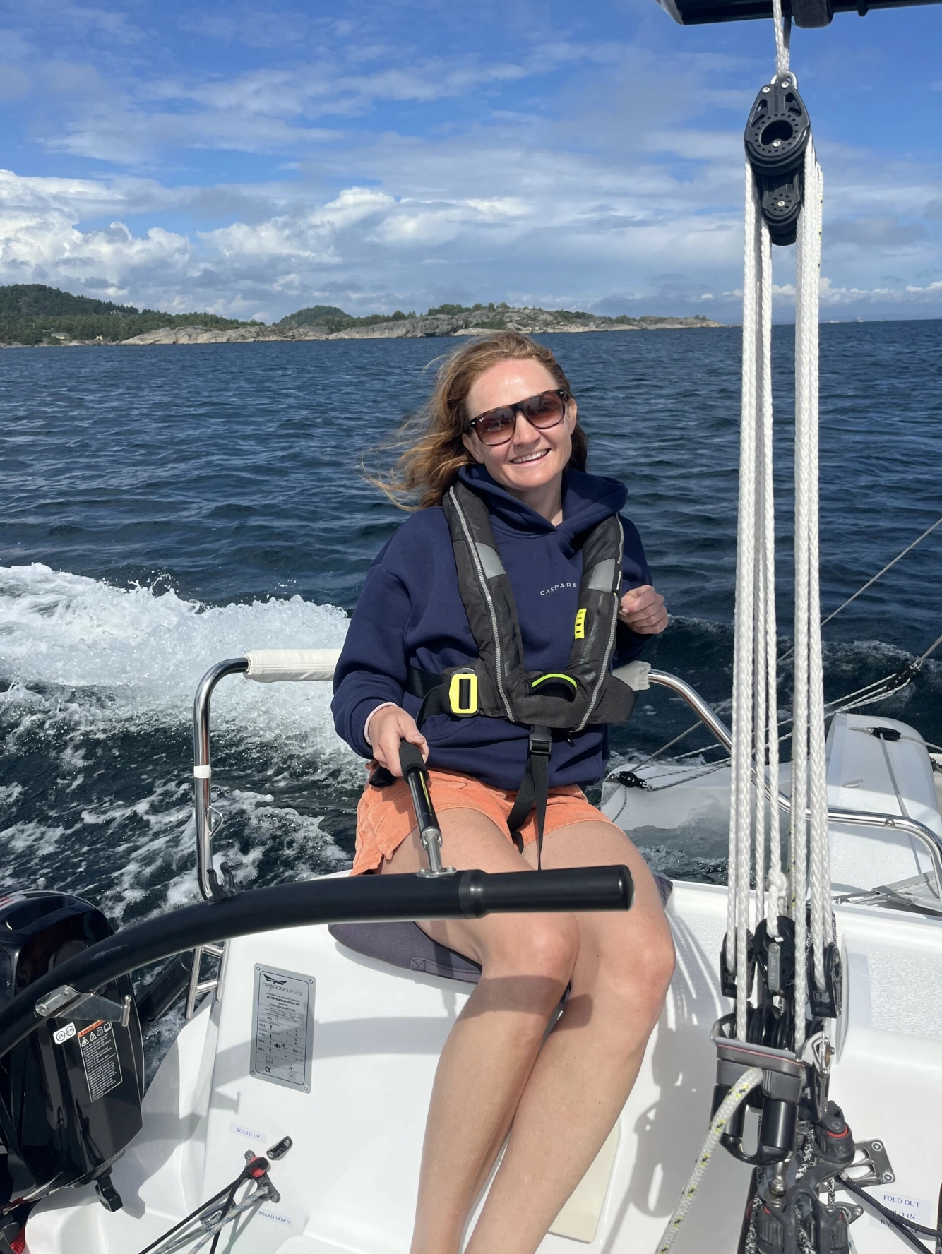 NYTER: Åsa forteller at hun er en sosial person som elsker å finne på ting. I det siste har jobben tatt mye tid og fokus - men det blir tid til litt avkobling likevel. Foto: Privat.