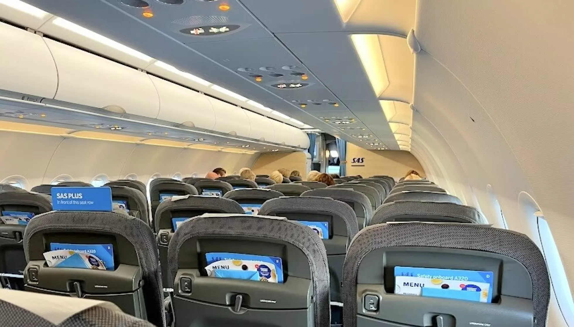 LAVPRISSØK: Norske reisende leter som aldri før etter billige flybilletter i søkemotorer og lavpriskalendere – men prisene holder seg på et høyt platå. Foto: Odd Roar Lange