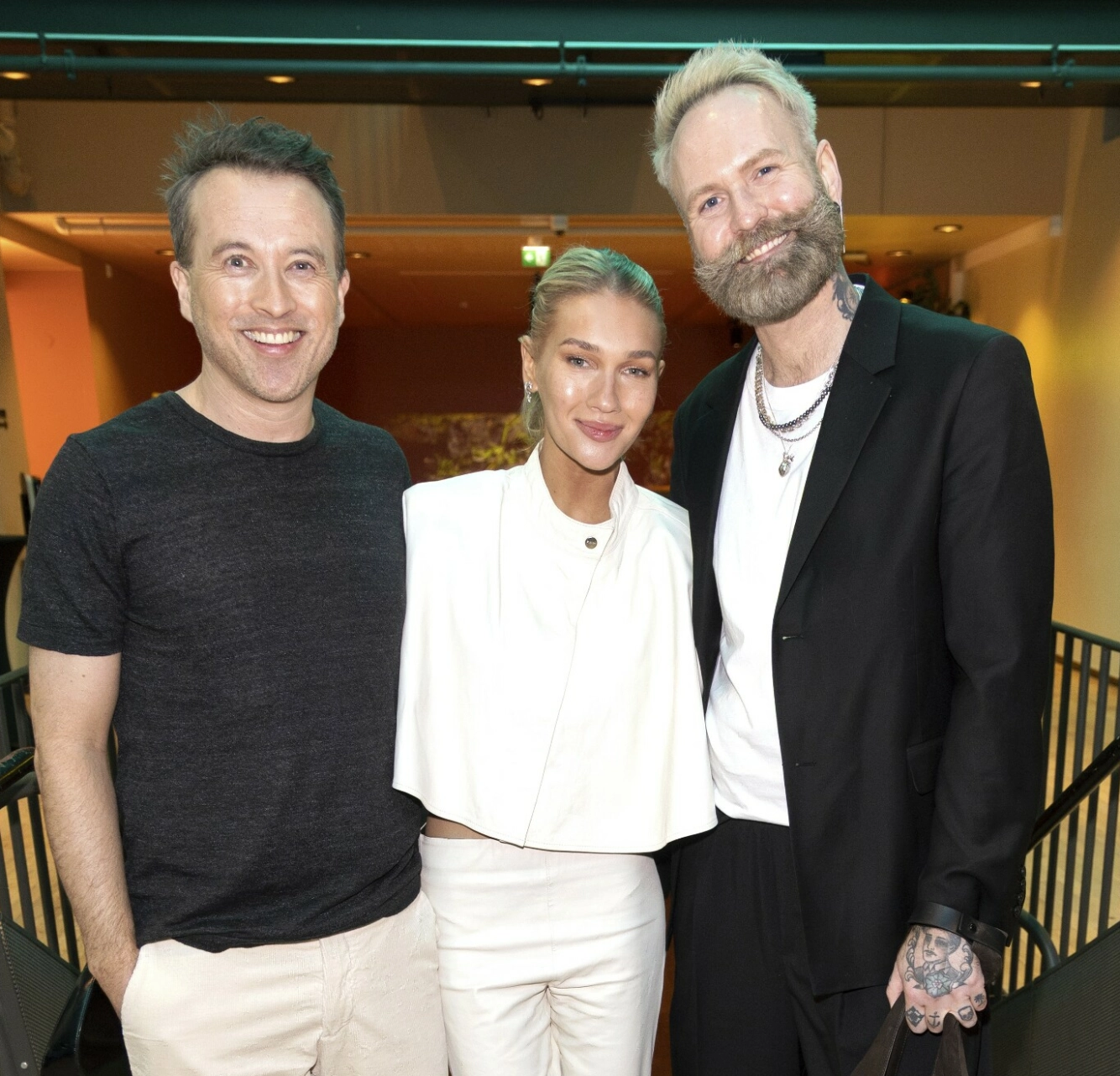PÅ TV: «God morgen Norge»-programleder Peter Bubresko (50), «Alle elsker David»-datteren Andrea Zeline Eriksen (28) og «Homse-patruljen»-ekspert Adam Schjølberg (43) på premierefesten. Foto: Andreas Fadum
