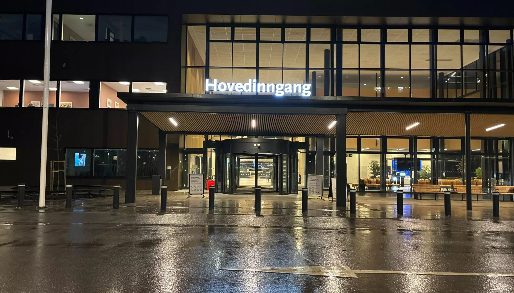 TIL UNDERSØKELSER: Johannes Høsflot Klæbo (29) ble sendt til Drammen Sykehus etter fallet i sprintsemifinalen. Foto: Fredrik Schjesvold / Dagbladet