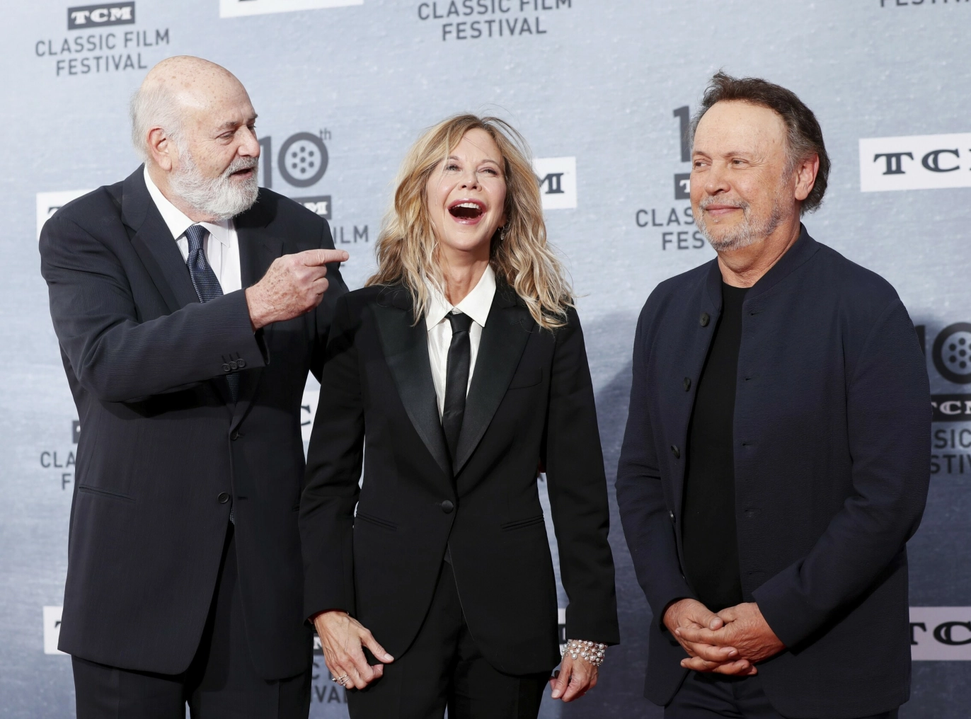 GODT VENN- SKAP: Rob Reiner,
Meg og Billy Crystal i
2019, ved 30-årsjubileet til «Da han møtte
henne». Meg tok drapet
på Rob tungt. Foto: NTB