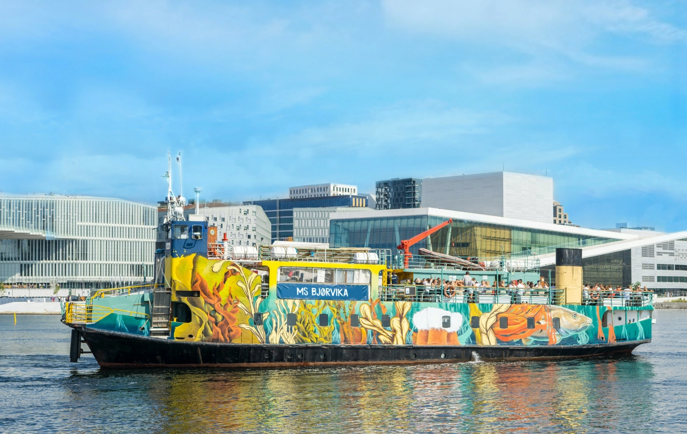 Vidar Villa har fartet rundt i MS Bjørvika med sine årlige sommerturneer. Foto: Villa Music
