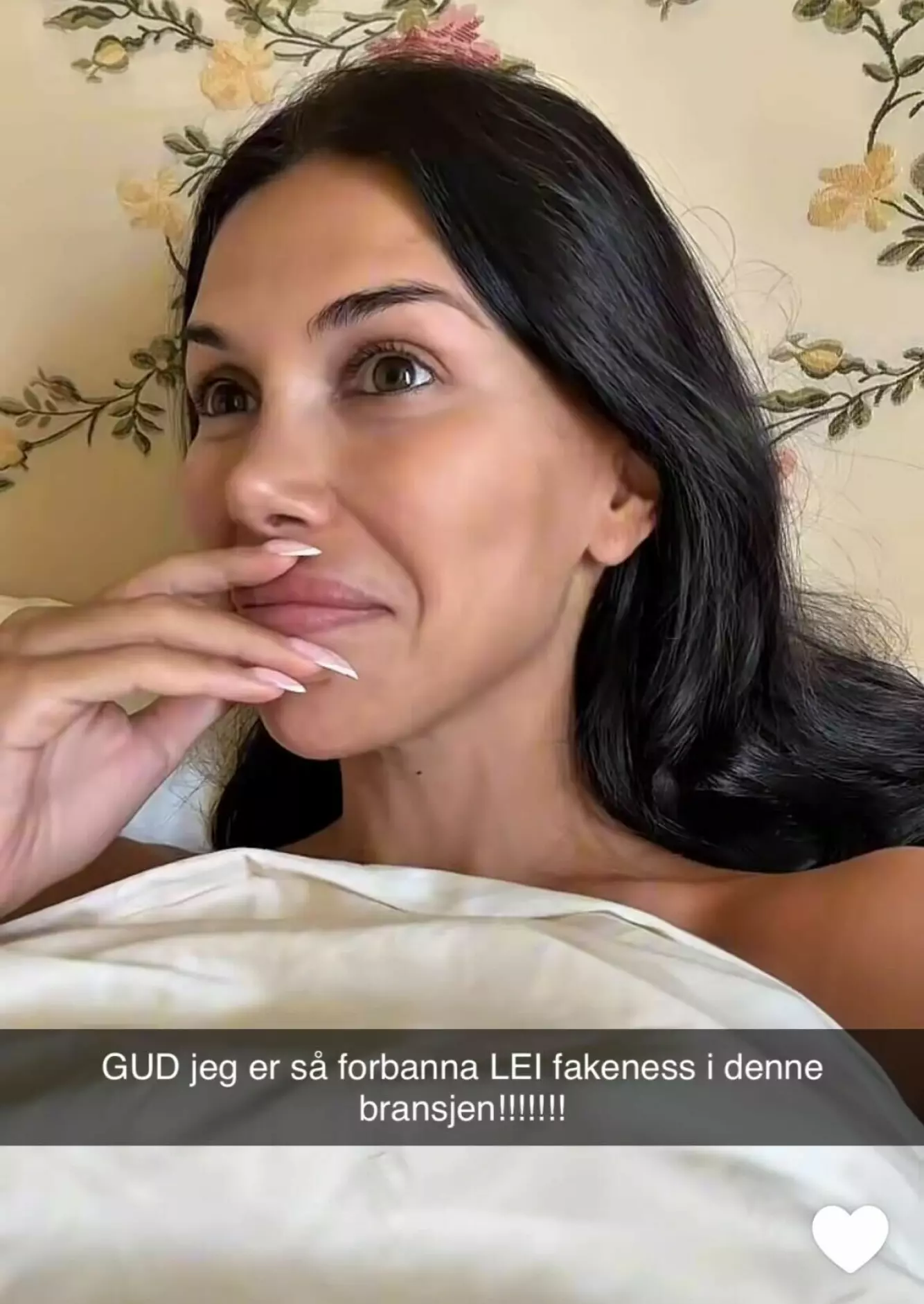 KRITISK: Isabel Raad stiller seg kritisk til at hun stadig får stikk fra kollegaer i samme bransje. Foto: Skjermdump / Snapchat