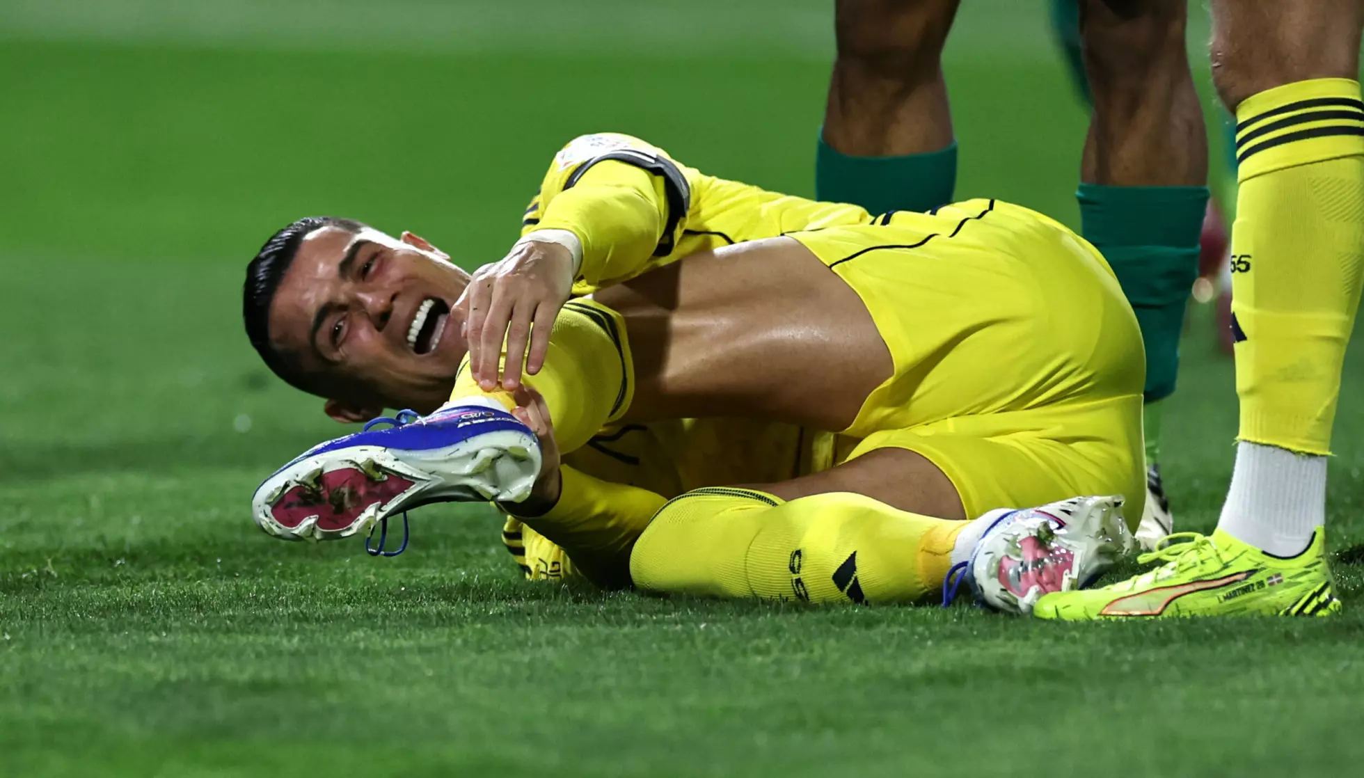 SKADE: Cristiano Ronaldo ute etter å ha pådratt seg en skade. Foto: Hamad I Mohammed / Reuters / NTB