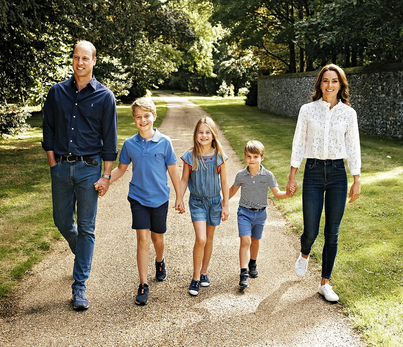 TREBARNSFORELDRE: Prins William og prinsesse Kate er foreldre til prins George (12), prinsesse Charlotte (10) og prins Louis (7). Her er de avbildet i 2022. Foto: CAMERA PRESS / ROTA / MEGA / NTB