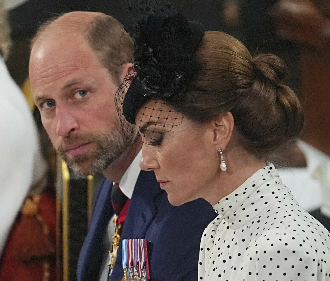 EN STOR STØTTE: Prins William har vært en enorm støtte for prinsesse Kate i den tøffe tiden rundt kreftsykdommen. Foto: Aaron Chown / Pool Photo via AP / NTB