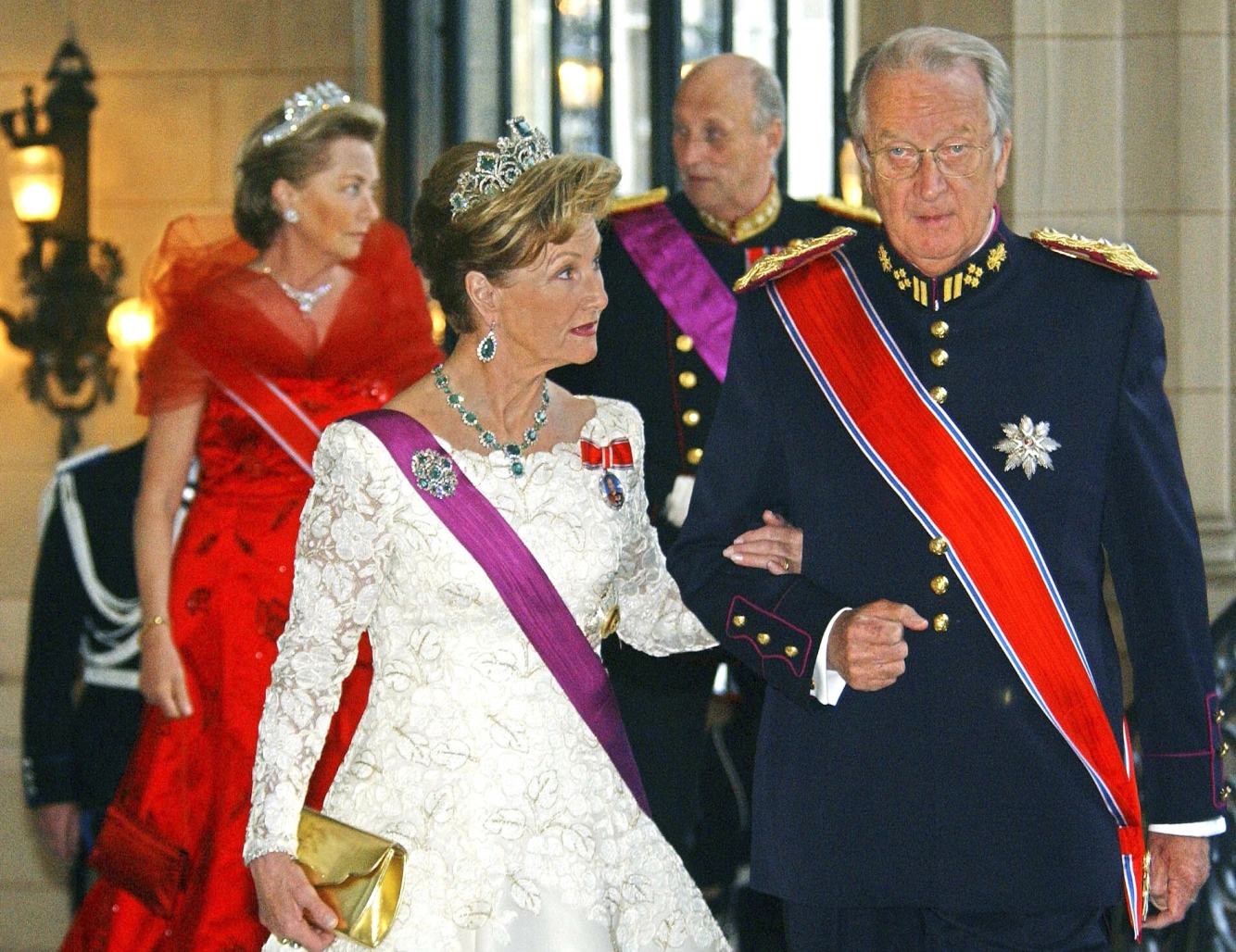 FETTERE: Det norske kongeparet har i alle
år vært svært gode venner med kong Philippes
foreldre. Eks-kong Albert er kong Haralds fetter,
og de har kjent hverandres siden barndommen. Foto: Geert Vanden Wijngaert / Ap Photo / NTB