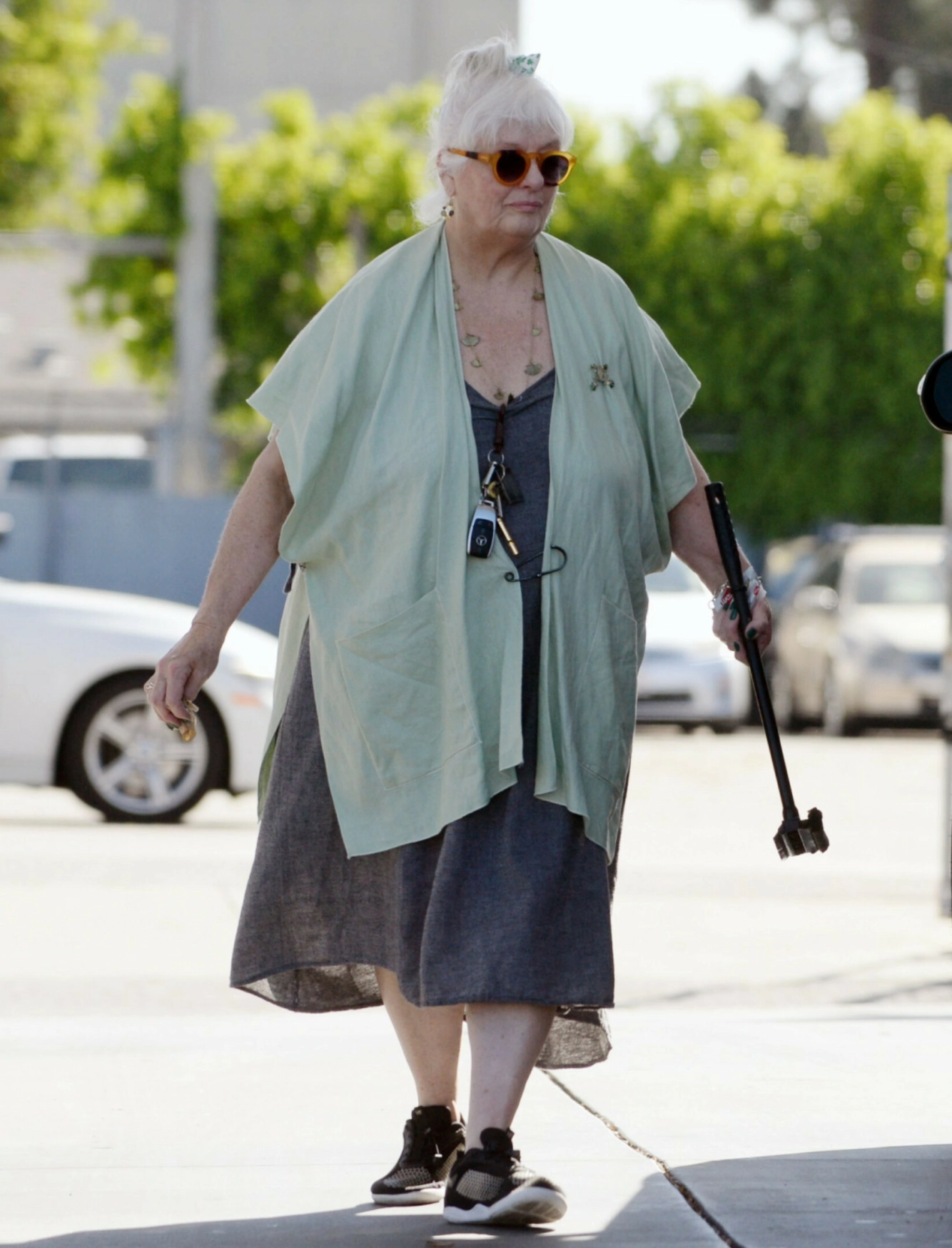 OBSERVERT: Barnestjernen ble tatt bilde av mens hun vasket bilen sin i solfylte Los Angeles. Foto: The Image Direct