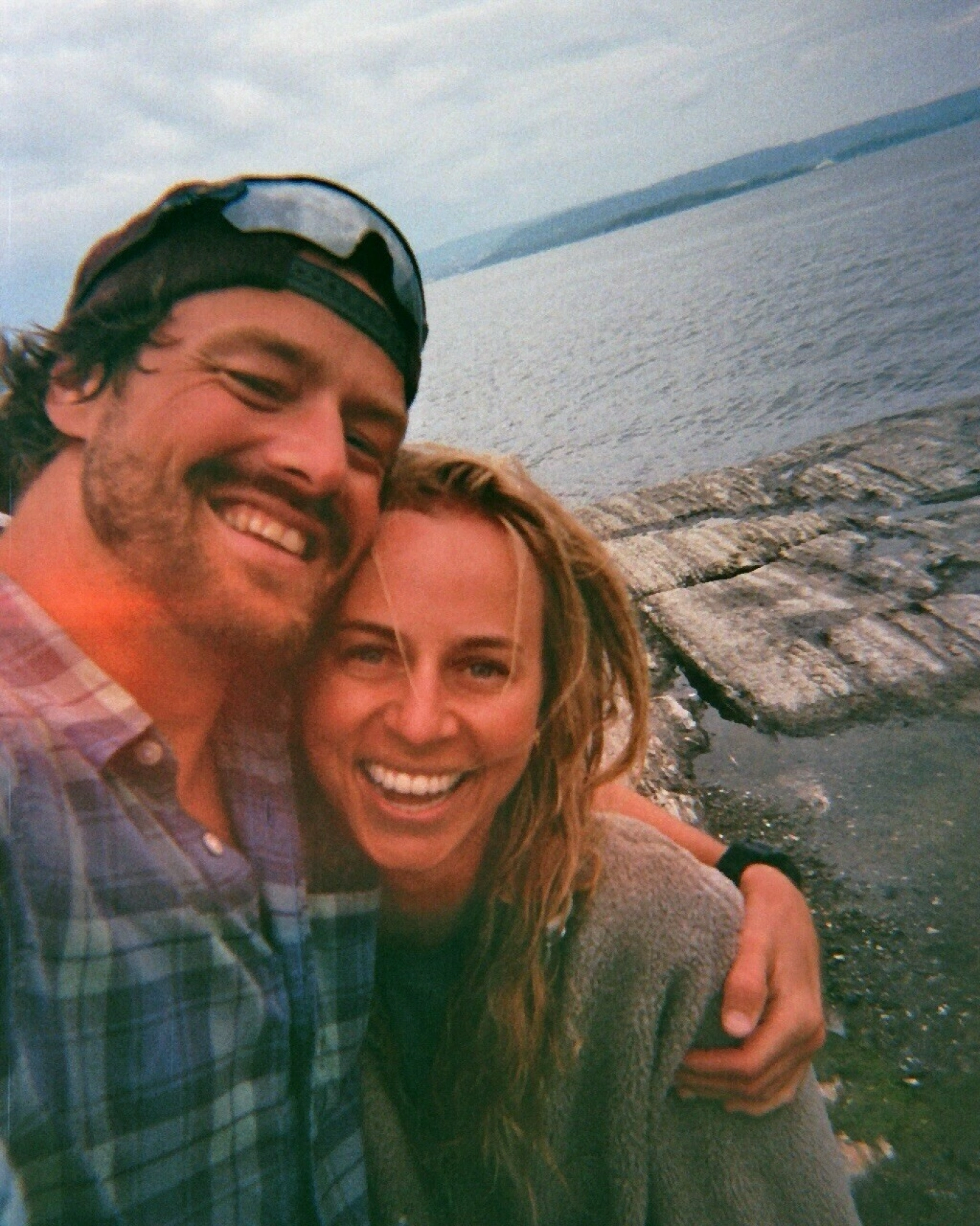 TURTELDUER: Tiril og Joakim er tilsynelatende et sprekt par som trives under åpen himmel. Foto: Skjermbilde fra Instagram/@tirileckhoff/ @joakimdokka