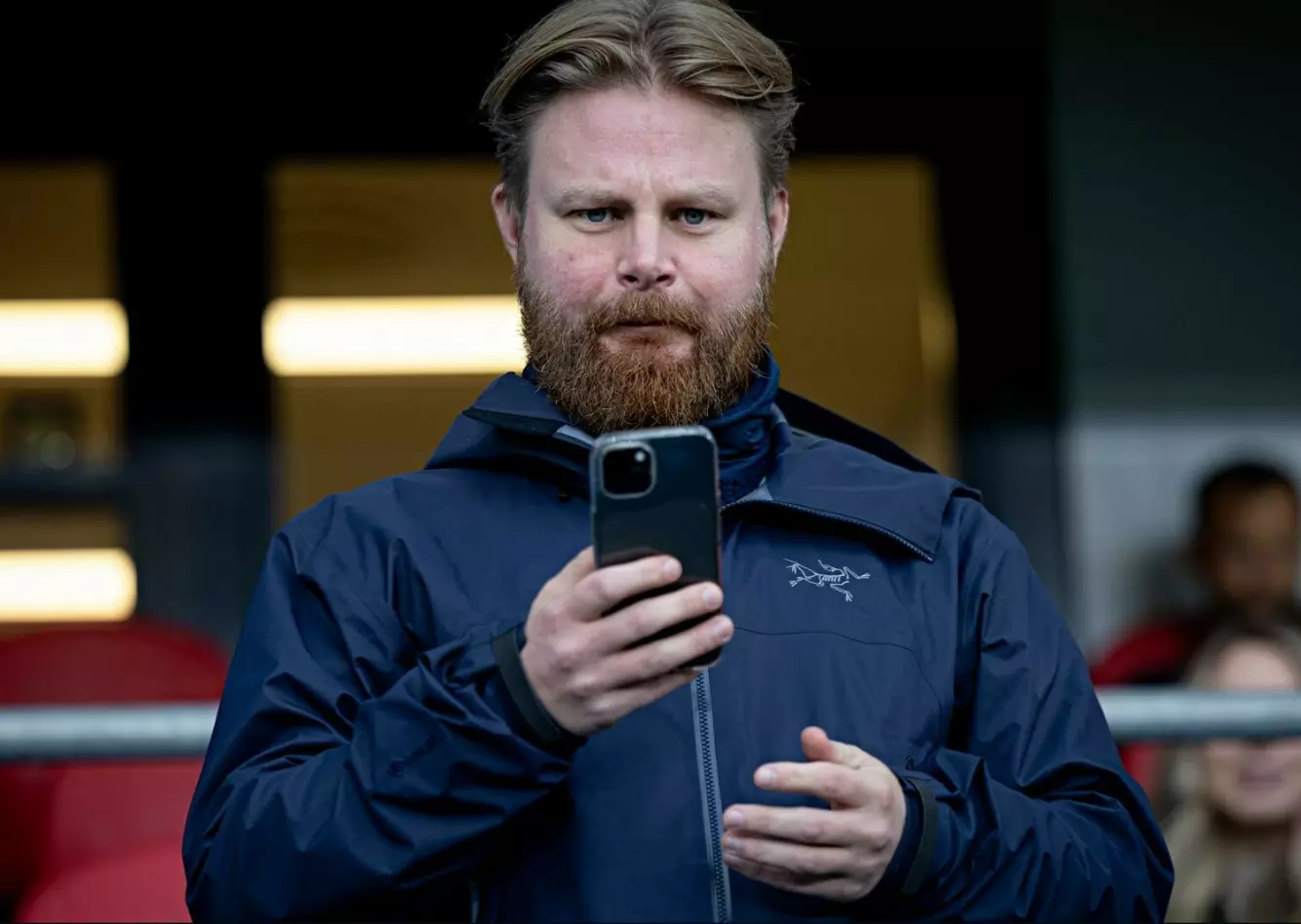 KRITISK: TV 2-profil Marius Skjelbæk kan styre seg for bortedrakta. Foto: Bjørn Langsem / Dagbladet