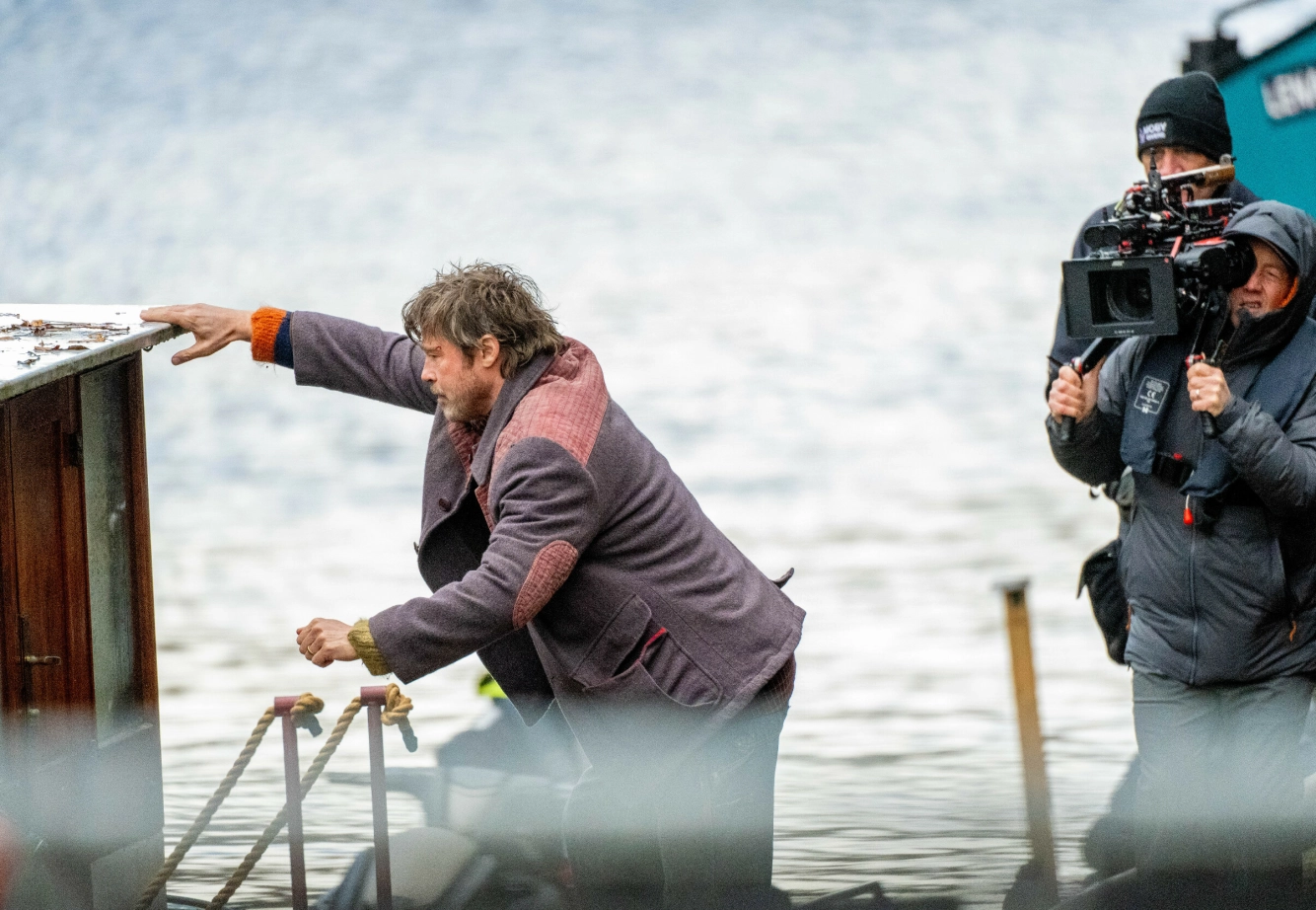 PÅ JOBB: Brad Pitt viste seg fra en helt ny side under innspillingen av «The Rider». Foto: SplashNews/NTB