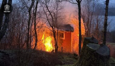 Karmøy, Brann | Hytte sto i full fyr – vet ennå ikke hvorfor