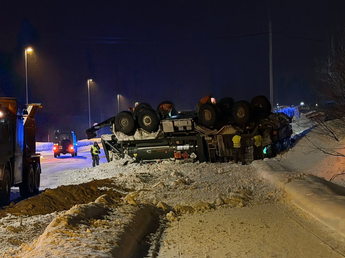 E6, Trafikk | Ulykke på E6: Militær tankbil med flybensin har veltet