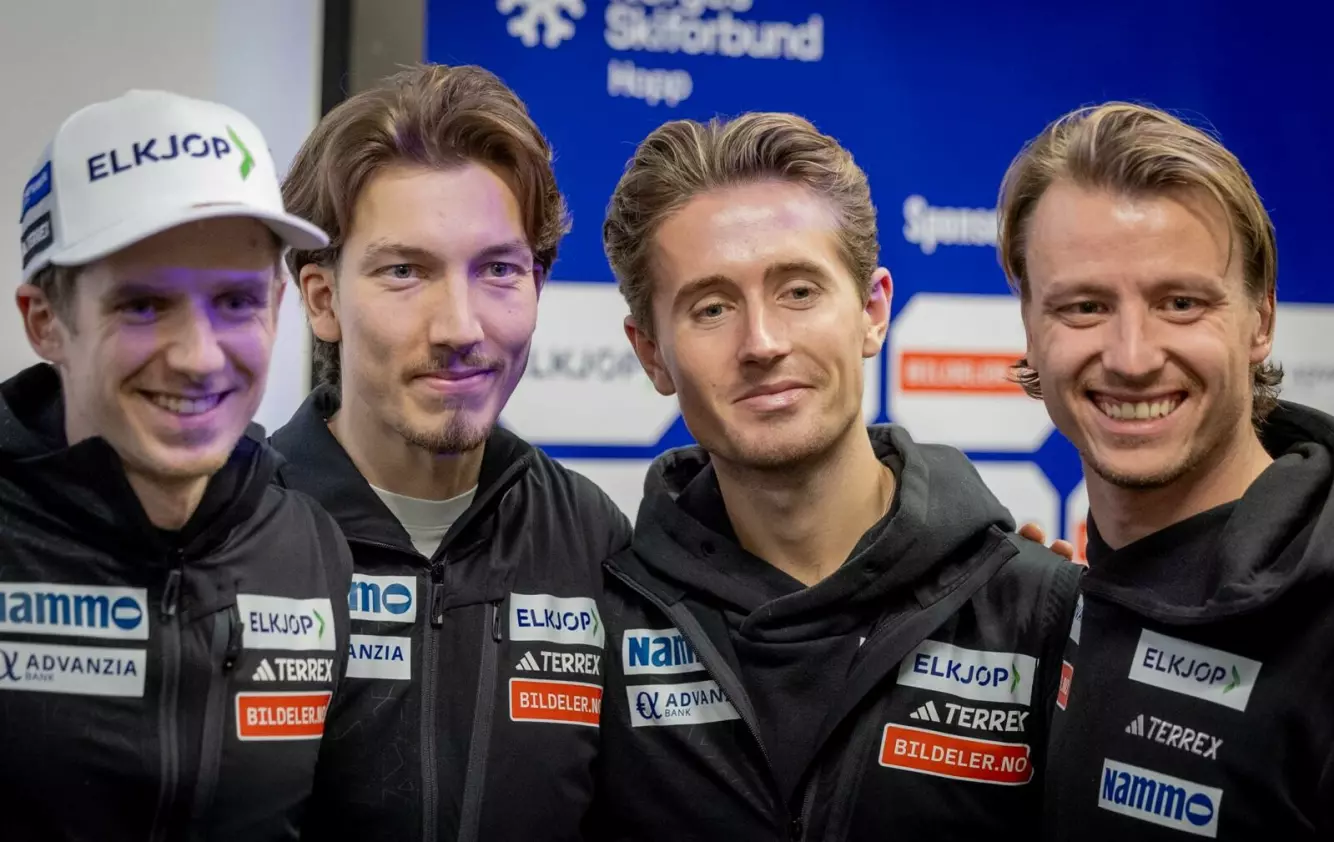 NORSKE PROFILER: Rune Velta (t.h.) viser fram noen av sine beste kort i hoppbakken. Fra venstre: Halvor Egner Granerud, Johann André Forfang og Kristoffer Eriksen Sundal. Foto: Bjørn Langsem / Dagbladet