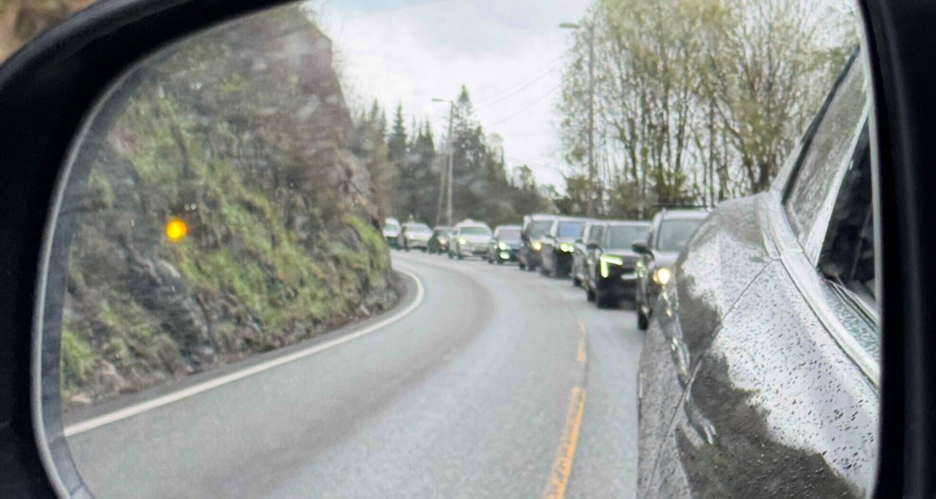 Trafikk, Fløyfjelltunnelen | Fortsatt lange køer: – Hold dere hjemme
