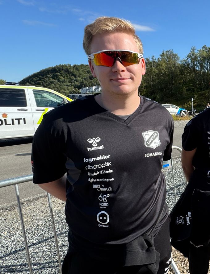 Johannes Sørensen, Maja Ødegaard, Emilie Marie Markussen sier at de har det veldig bra. – Vi har vært vakt og rigget litt. Det er viktig å stille opp for en god sak.