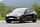 Norges mest populære bil, Tesla Model Y, er et eksempel på en modell som er konfigurert for såkalt «enpedalskjøring». Her kan man i prinsippet kjøre inn mot rundkjøringer og veikryss nesten uten å røre bremsepedalen.  Foto: Hanne Hattrem / VG