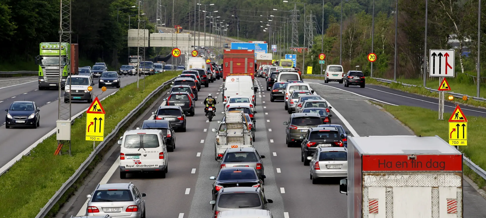 OVERVÅKER DEG: I over 330 000 nye biler sitter det en svart boks som samler informasjon om bilens hastighet, sjåførens bruk av blinklys, brems og gass, bremsestrekninger og så videre. Foto: NTB