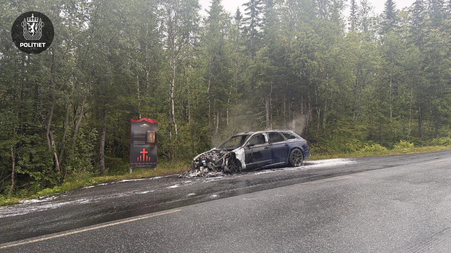 Ulykker, Brann | Bilen sto i full fyr – føreren kom seg uskadd ut