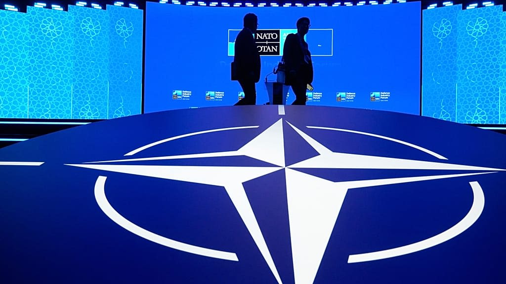 La Russie "n'attaquera pas l'OTAN" : Trump dit avoir eu de "bons échanges" avec Poutine