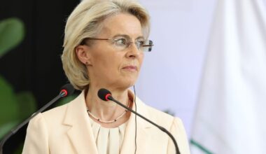 Von der Leyen no-confidence debate takes place in near-empty chamber – POLITICO