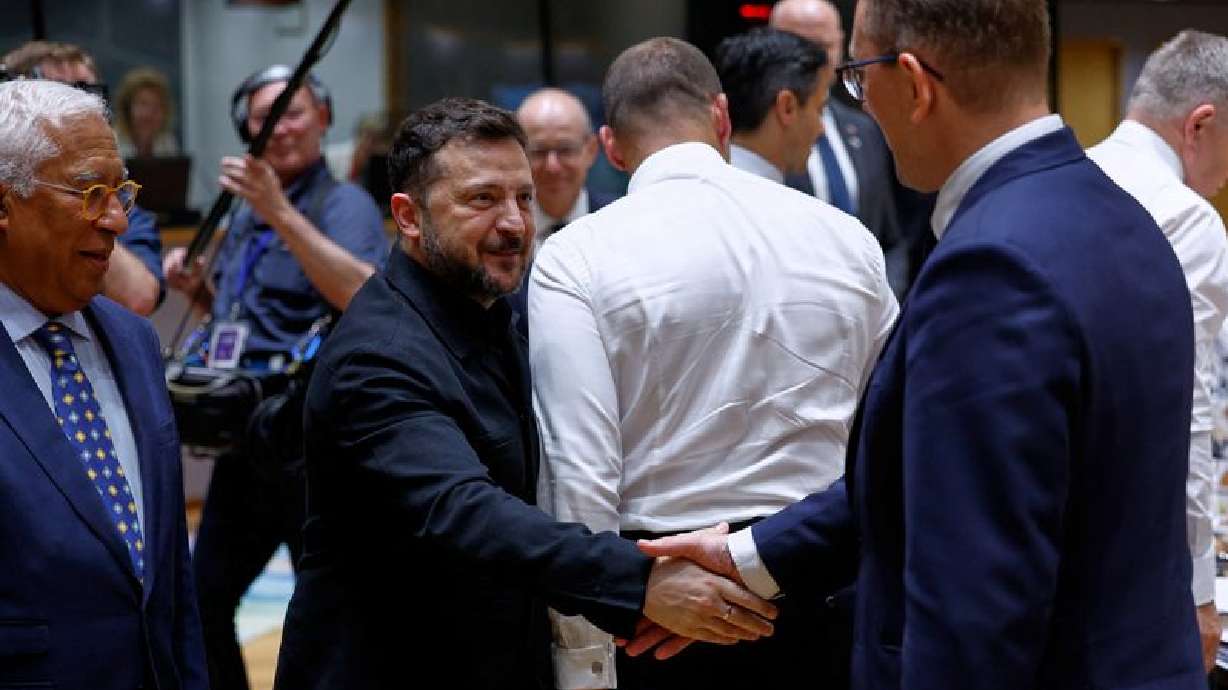 Zelenskyy taps new defense chief in bid to quell political crisis