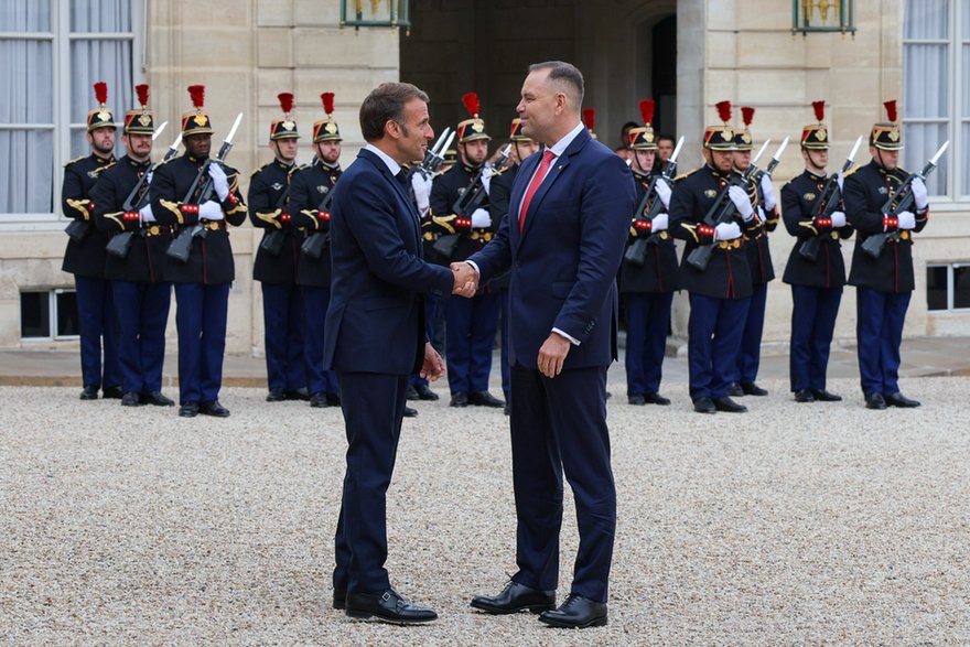 Karol Nawrocki, Emmanuel Macron 