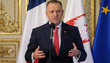 Jarosław Kaczyński wpłynął na Karola Nawrockiego po ataku dronów? "Obóz prezydenta kłamie"
