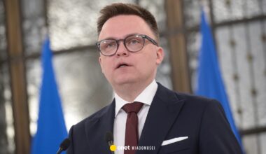 Spotkanie PiS z Szymonem Hołownią. Tematem wywłaszczenie ambasady Rosji