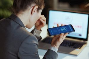 Sztuczna inteligencja przynosi firmom zyski, ale pogłębia lukę kompetencyjną