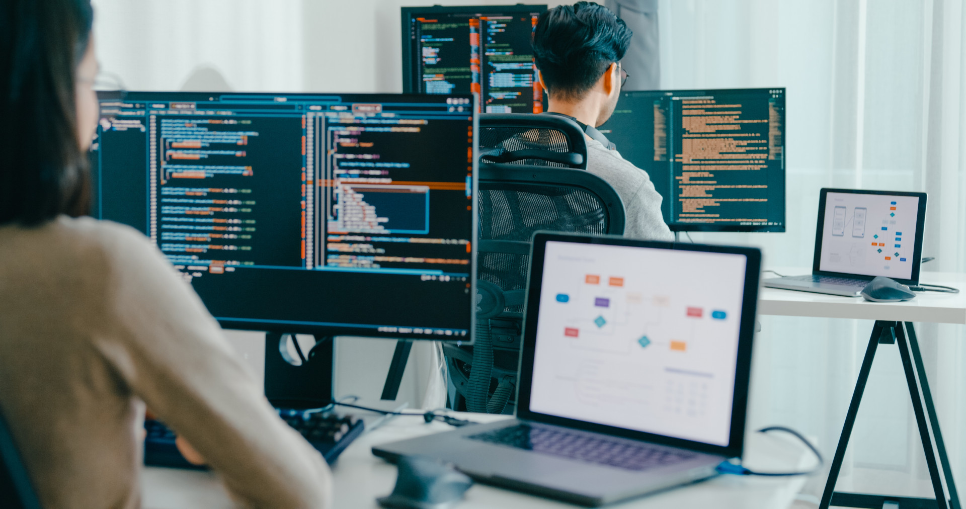 Czy AI czyni pracowników zbędnymi? Przykład z Niemiec daje do myślenia