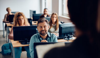 To teraz topowa specjalizacja na rynku pracy. Zarobki sięgają 30 tys. zł na rękę