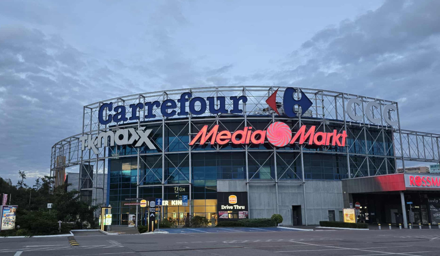 Carrefour może opuścić Polskę. Co ze sklepami w Szczecinie?