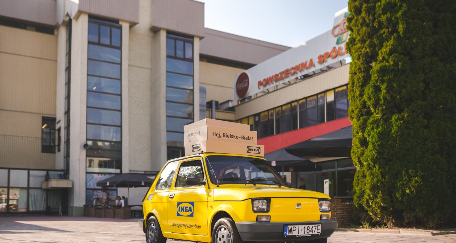 czecho.pl: [FOTO] IKEA wjeżdża do Bielska-Białej już w październiku. Na ulicach pojawił się żółty Maluch